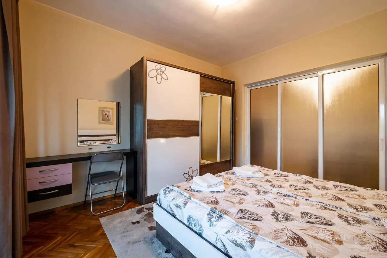 Primorski 2Bdrm Central Apartment Varna